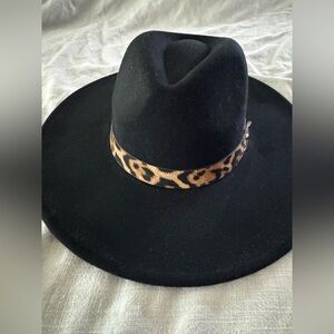 Black Wide-Brim Hat with Leopard Band